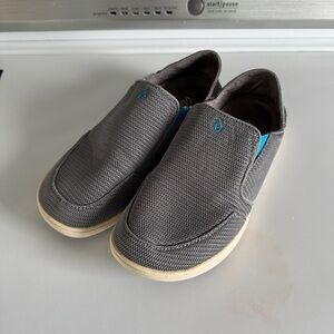 OluKai Nohea Mesh Boy's Supportive Slip On Hybrid Loafer Shoes Youth 5 Grey